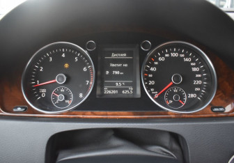 Подержанный автомобиль Volkswagen Passat CC 2011 года (12 фото)