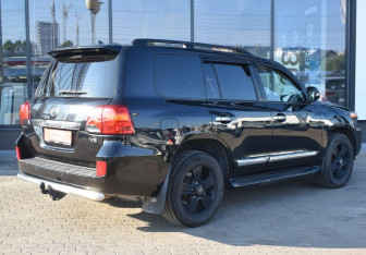 Подержанный автомобиль Toyota Land Cruiser Suv 2014 года (5 фото)