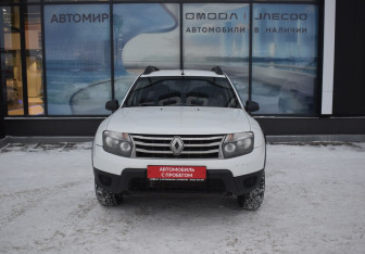 Подержанный автомобиль Renault Duster 2015 года (2 фото)