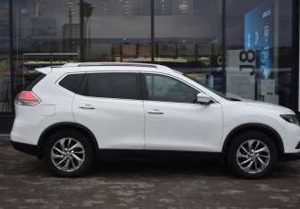 Подержанный автомобиль Nissan X-Trail 2015 года (4 фото)
