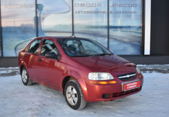 Подержанный автомобиль Chevrolet Aveo Sedan 2004 года (3 фото)