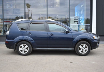Подержанный автомобиль Mitsubishi Outlander 2010 года (4 фото)