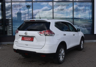 Подержанный автомобиль Nissan X-Trail 2015 года (5 фото)