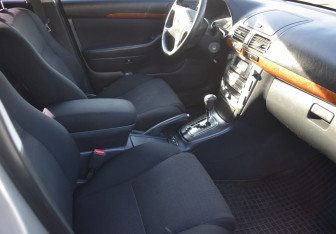 Подержанный автомобиль Toyota Avensis Sedan 2006 года (10 фото)
