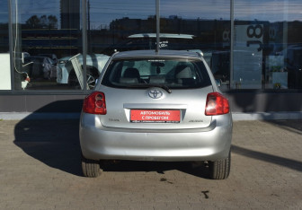 Подержанный автомобиль Toyota Auris Hatchback 2008 года (6 фото)
