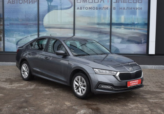 Подержанный автомобиль Skoda Octavia Liftback 2021 года (3 фото)