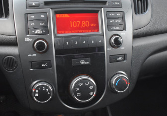 Подержанный автомобиль Kia Cerato Sedan 2011 года (15 фото)