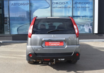 Подержанный автомобиль Nissan X-Trail 2011 года (6 фото)