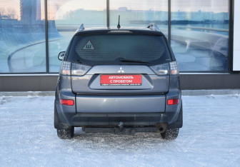 Подержанный автомобиль Mitsubishi Outlander 2008 года (6 фото)