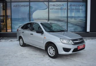 Подержанный автомобиль LADA (ВАЗ) Granta Liftback 2015 года (3 фото)