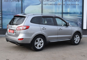 Подержанный автомобиль Hyundai Santa Fe 2011 года (5 фото)