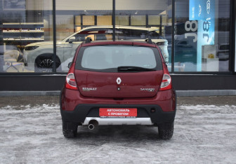 Подержанный автомобиль Renault Sandero 2012 года (6 фото)