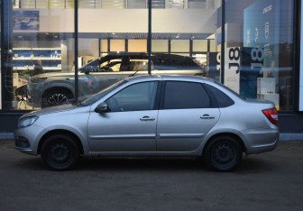 Подержанный автомобиль LADA (ВАЗ) Granta Sedan 2019 года (8 фото)