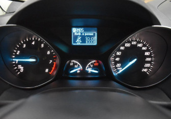 Подержанный автомобиль Ford Kuga 2014 года (18 фото)