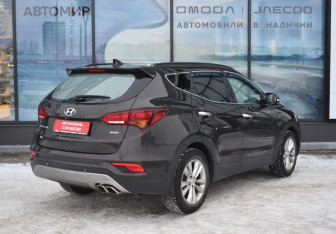 Подержанный автомобиль Hyundai Santa Fe 2017 года (5 фото)