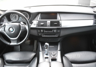 Подержанный автомобиль BMW X6 2011 года (12 фото)