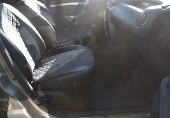 Подержанный автомобиль Renault Duster 2012 года (10 фото)