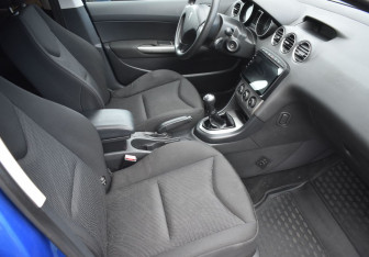 Подержанный автомобиль Peugeot 308 Hatchback 2008 года (10 фото)