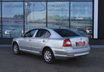 Подержанный автомобиль Skoda Octavia Liftback 2010 года (7 фото)