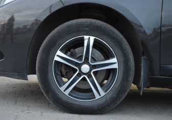 Подержанный автомобиль Renault Fluence 2013 года (9 фото)