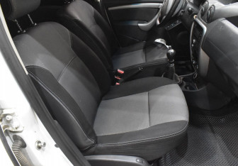 Подержанный автомобиль Renault Duster 2013 года (10 фото)