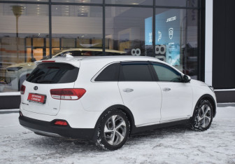 Подержанный автомобиль Kia Sorento 2016 года (5 фото)