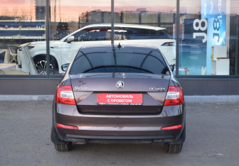 Подержанный автомобиль Skoda Octavia Liftback 2015 года (6 фото)