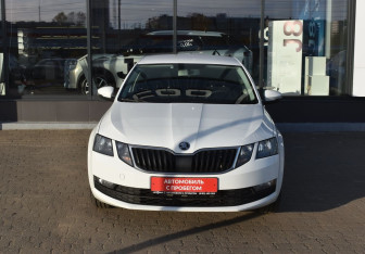 Подержанный автомобиль Skoda Octavia Liftback 2019 года (2 фото)