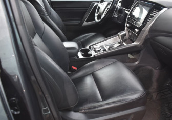 Подержанный автомобиль Mitsubishi Pajero Sport 2021 года (10 фото)
