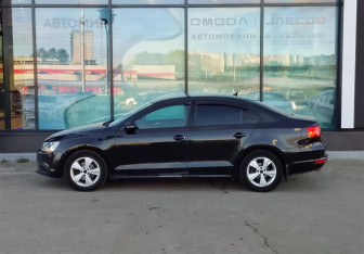 Подержанный автомобиль Volkswagen Jetta Sedan 2013 года (8 фото)