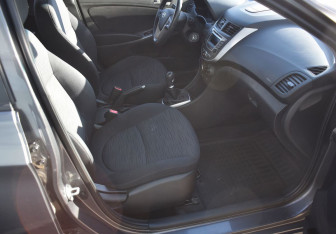 Подержанный автомобиль Hyundai Solaris Hatchback 2015 года (10 фото)