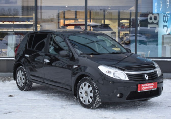 Подержанный автомобиль Renault Sandero 2011 года (3 фото)