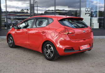 Подержанный автомобиль Kia Ceed Hatchback 2015 года (7 фото)