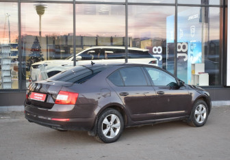 Подержанный автомобиль Skoda Octavia Liftback 2015 года (5 фото)