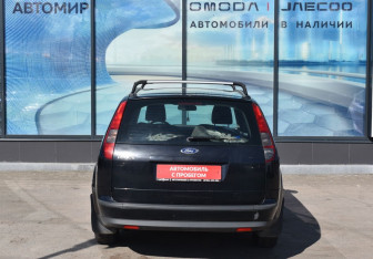 Подержанный автомобиль Ford Focus Wagon 2007 года (6 фото)