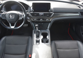 Подержанный автомобиль Honda Accord Sedan 2020 года (12 фото)