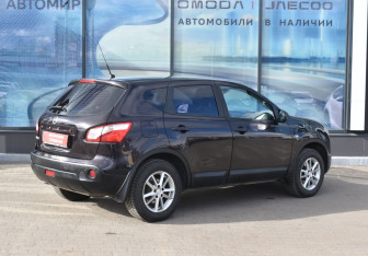 Подержанный автомобиль Nissan Qashqai 2013 года (5 фото)