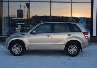 Подержанный автомобиль Suzuki Grand Vitara 2008 года (8 фото)
