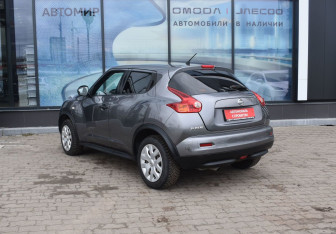 Подержанный автомобиль Nissan Juke 2014 года (7 фото)