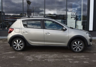 Подержанный автомобиль Renault Sandero 2018 года (4 фото)