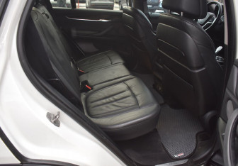 Подержанный автомобиль BMW X5 2014 года (13 фото)