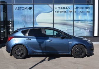 Подержанный автомобиль Opel Astra Hatchback 2012 года (4 фото)