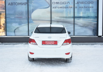 Подержанный автомобиль Hyundai Solaris Sedan 2013 года (6 фото)