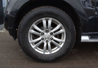 Подержанный автомобиль Mitsubishi Pajero 2013 года (9 фото)