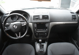 Подержанный автомобиль Skoda Yeti 2015 года (12 фото)
