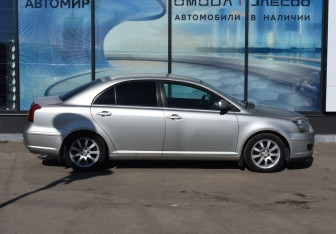 Подержанный автомобиль Toyota Avensis Sedan 2006 года (4 фото)