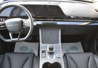 Подержанный автомобиль Omoda C5 2024 года (12 фото)