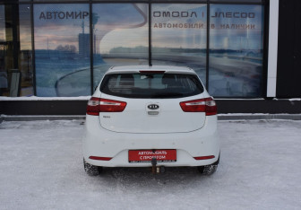 Подержанный автомобиль Kia Rio Hatchback 2012 года (6 фото)