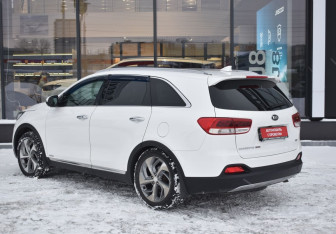 Подержанный автомобиль Kia Sorento 2016 года (7 фото)