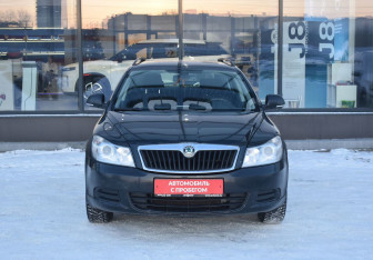 Подержанный автомобиль Skoda Octavia Wagon 2010 года (2 фото)